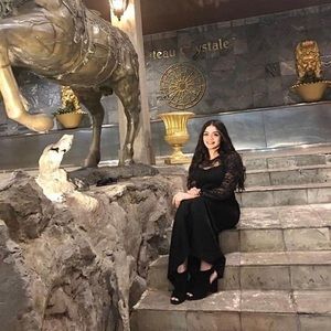 Meet your Posher, Larissa abigail